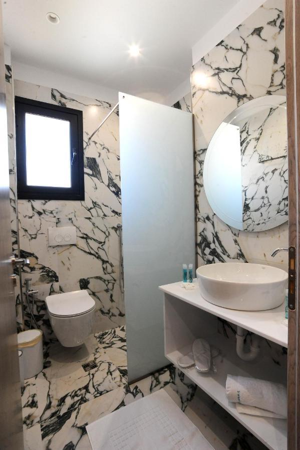 Afrodite Suites Sarandë エクステリア 写真