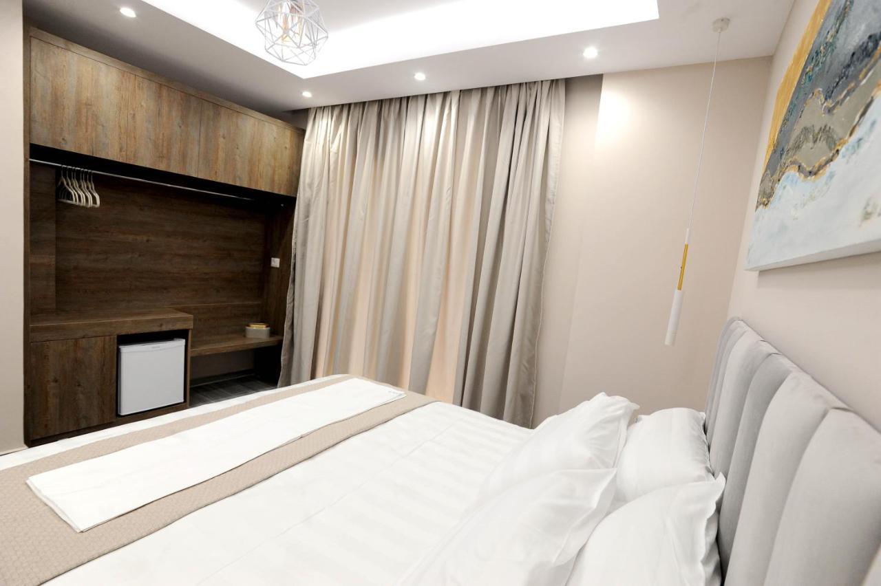 Afrodite Suites Sarandë エクステリア 写真