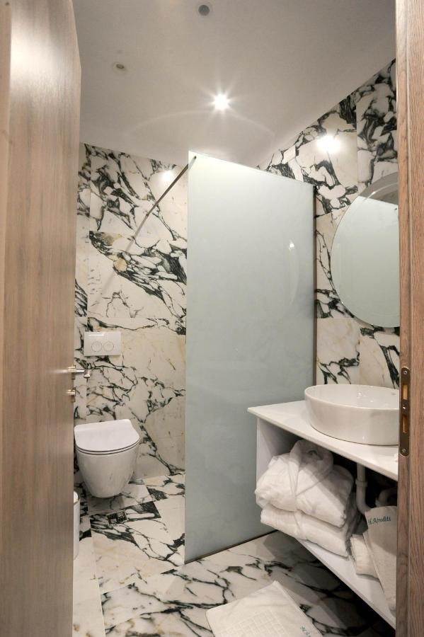 Afrodite Suites Sarandë エクステリア 写真