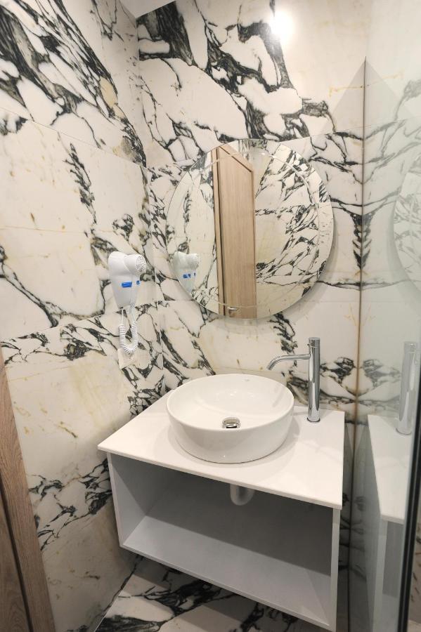 Afrodite Suites Sarandë エクステリア 写真