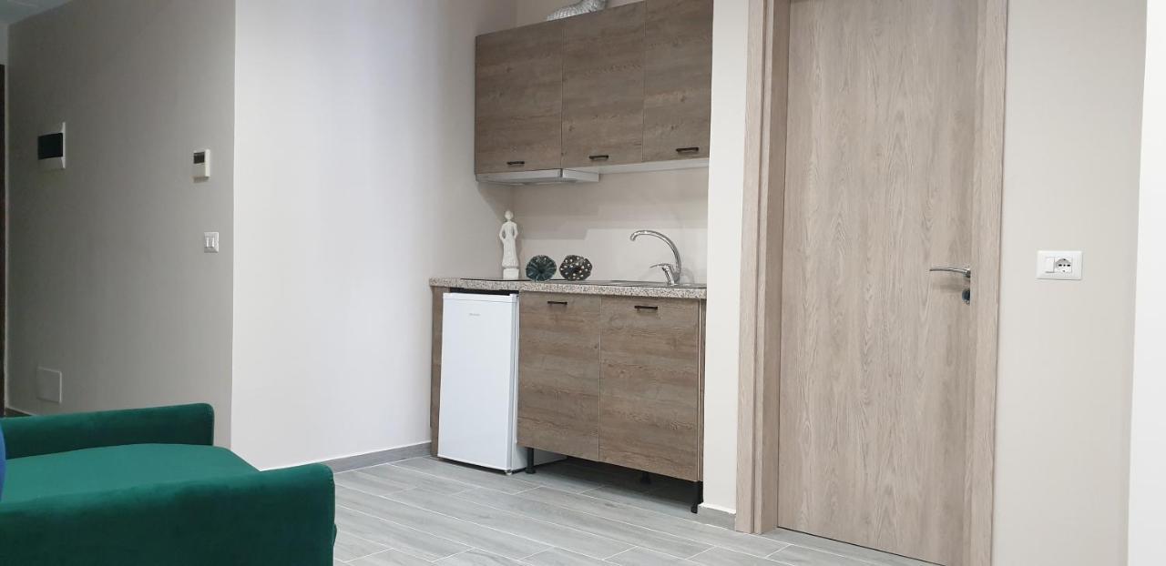 Afrodite Suites Sarandë エクステリア 写真