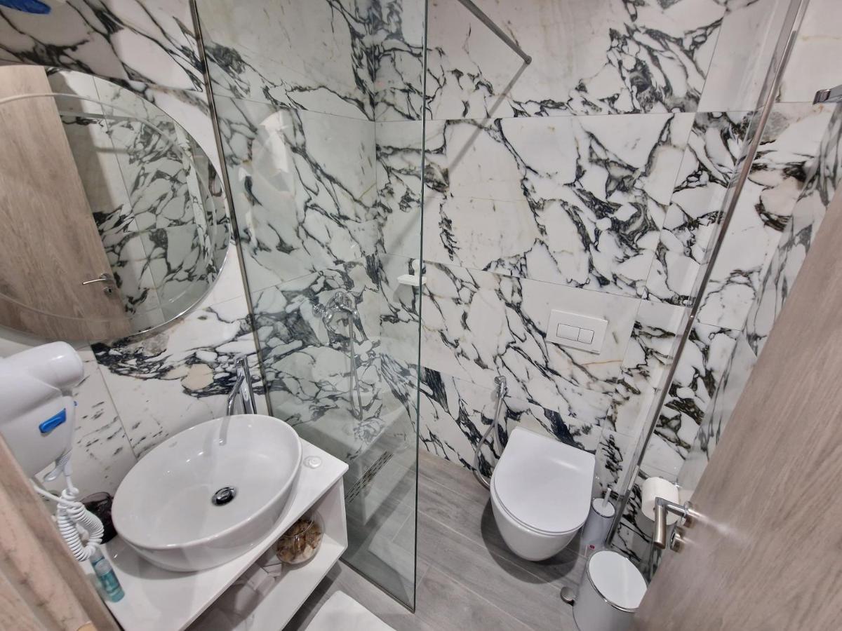 Afrodite Suites Sarandë エクステリア 写真