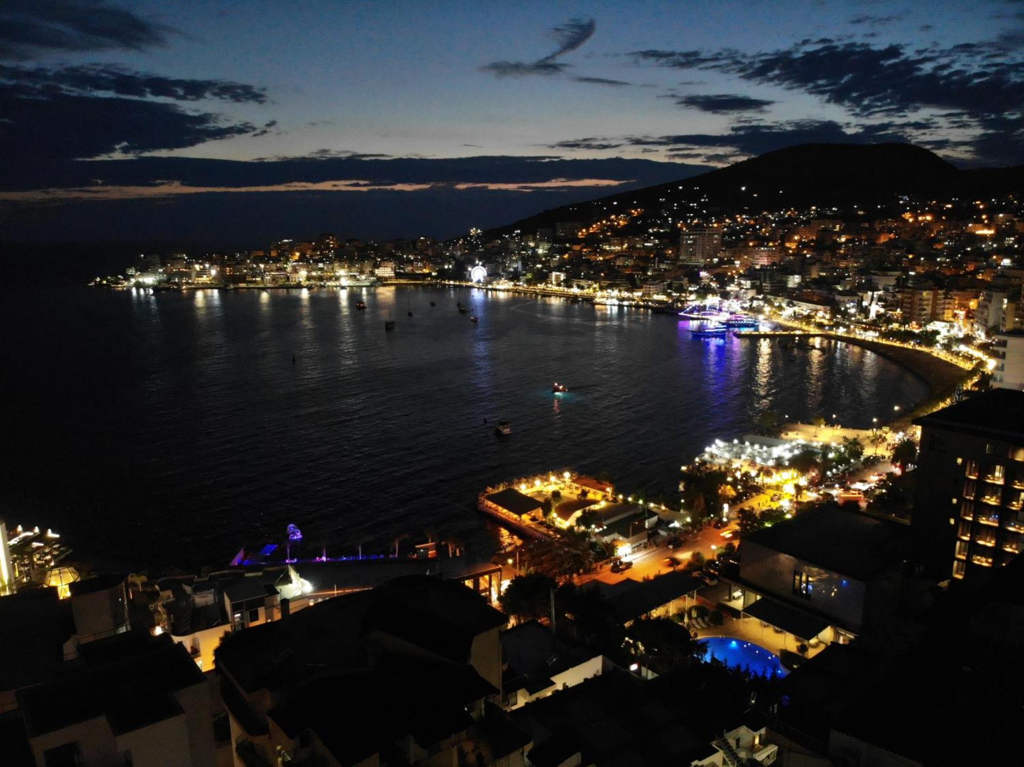 Afrodite Suites Sarandë エクステリア 写真